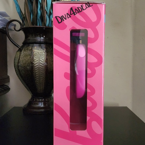 Stanley Barbie Icon 40oz Quencher Tumbler - Picture 5 of 7